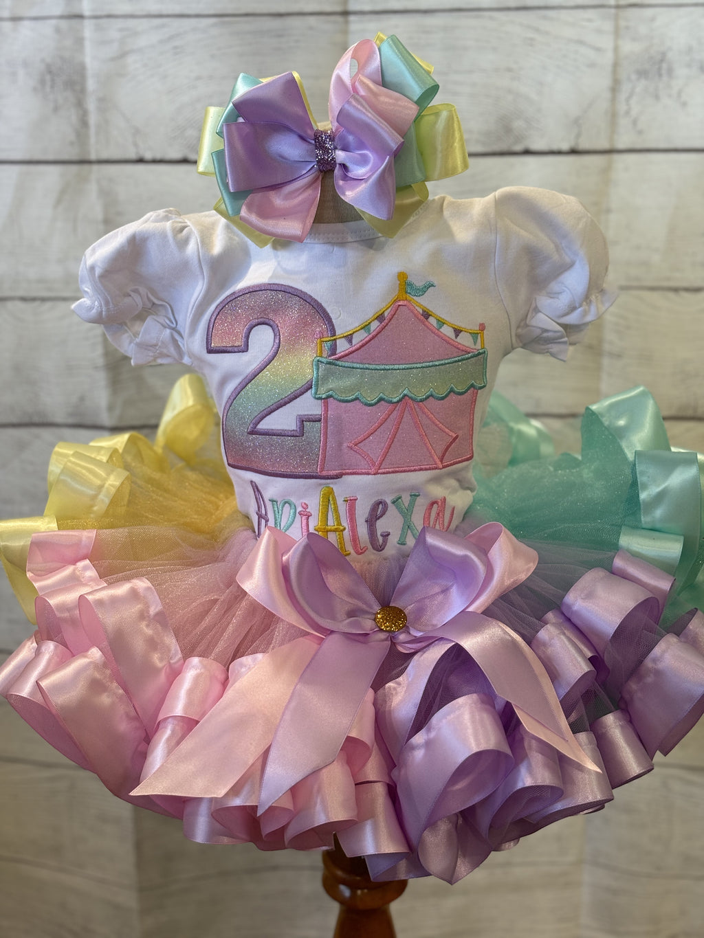 dress for carnival theme party A Carnival and Circus Themed Wedding Reception Rock n Roll Bride