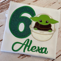 Camiseta de cumpleaños de Baby Yoda, camiseta de cumpleaños personalizada, camiseta de cumpleaños alienígena personalizada personalizada