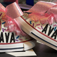 Donut tema personalizado Bling Converse, zapatos de bebé Bling, zapatos de cumpleaños, zapatos de bebé personalizados, regalo de Baby Shower