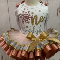 Winter Onederland Glitz Tutu Outfit en oro rosa, plata y oro, traje de tutú con ribete de cinta con tema de copos de nieve, traje de tutú con tema de invierno