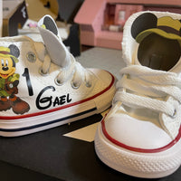 Mickey Mouse Safari Converse personalizado, zapatos de cumpleaños con tema Safari, zapatos de bebé personalizados Safari Mickey, regalo de Baby Shower